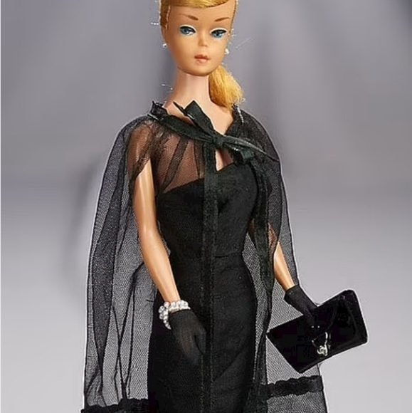 Special Barbie edition black dress with matching cape - Picture 9 of 10